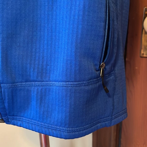 Men’s Royal Blue light weight Patagonia vest-size medium - Picture 4 of 10